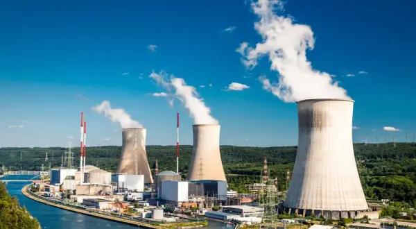 Elektrownia jądrowa: jak działa, co da Polsce i czy jest bezpieczna?